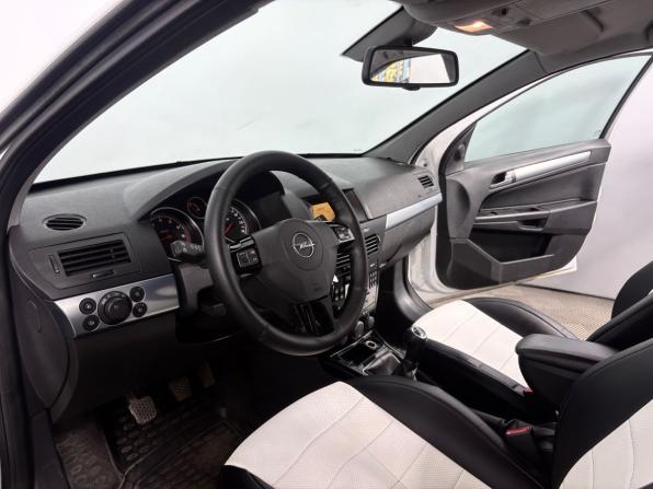 Opel Astra H Рестайлинг с пробегом 2010 года, цена 640 000 рублей, 174585 км, седан, Автокод Объявления