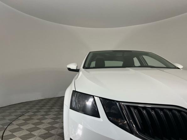 Skoda Octavia III (A7) Рестайлинг с пробегом 2018 года, цена 1 599 000 рублей, 117000 км, лифтбек, Автокод Объявления