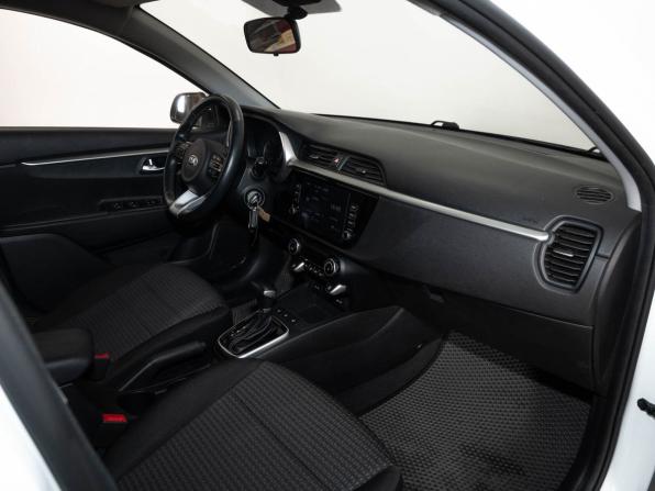 Kia Rio IV Рестайлинг с пробегом 2020 года, цена 1 571 000 рублей, 128000 км, седан, Автокод Объявления