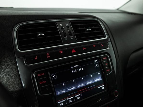 Volkswagen Polo V Рестайлинг с пробегом 2019 года, цена 1 399 777 рублей, 125625 км, седан, Автокод Объявления