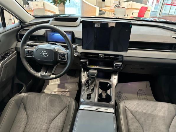 Toyota Wildlander II с пробегом 2026 года, цена 4 899 000 рублей, 10 км, внедорожник, Автокод Объявления