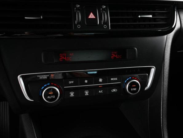 Kia Optima IV Рестайлинг с пробегом 2018 года, цена 1 729 000 рублей, 192338 км, седан, Автокод Объявления