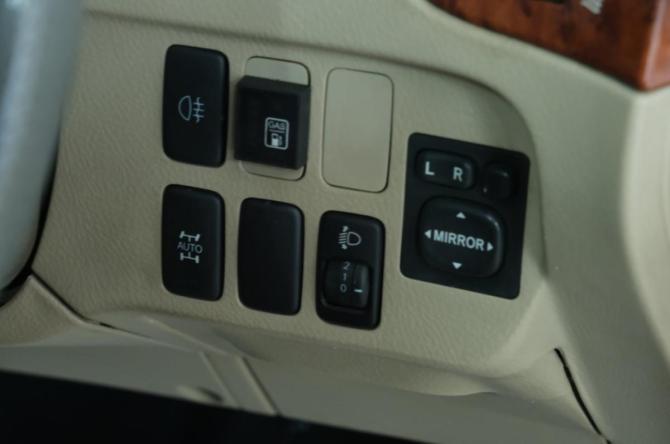 Toyota Ipsum II (M20) Рестайлинг с пробегом 2004 года, цена 1 009 000 рублей, 284500 км, компактвэн, Автокод Объявления