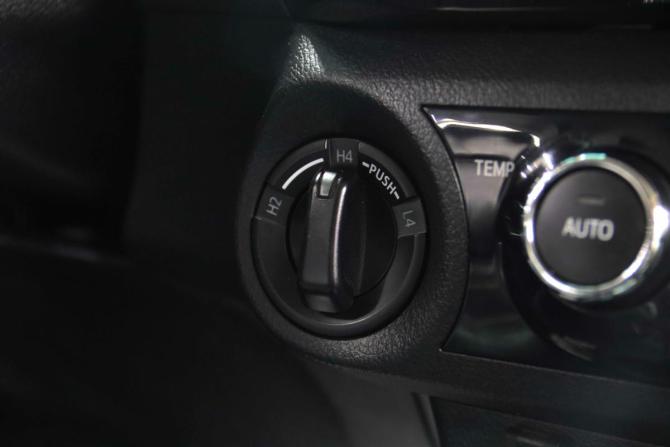 Toyota Hilux VIII с пробегом 2017 года, цена 3 030 350 рублей, 258942 км, пикап, Автокод Объявления