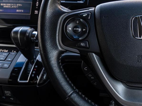 Honda Stepwgn V с пробегом 2015 года, цена 1 870 000 рублей, 116758 км, минивэн, Автокод Объявления