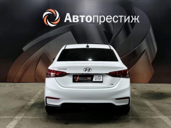 Hyundai Solaris II с пробегом 2017 года, цена 1 045 000 рублей, 202258 км, седан, Автокод Объявления