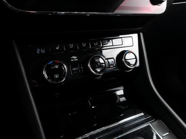 Skoda Superb III с пробегом 2018 года, цена 2 299 000 рублей, 232971 км, лифтбек, Автокод Объявления