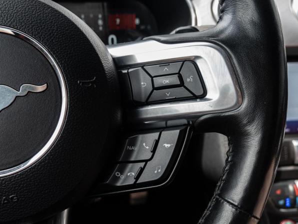 Ford Mustang VI Рестайлинг с пробегом 2022 года, цена 4 100 000 рублей, 32467 км, кабриолет, Автокод Объявления