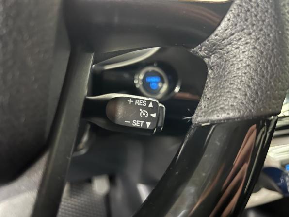 Toyota Prius IV (XW50) с пробегом 2016 года, цена 1 780 000 рублей, 142000 км, лифтбек, Автокод Объявления