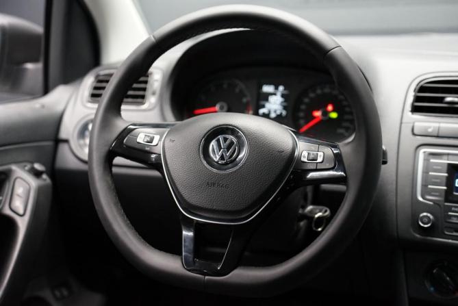 Volkswagen Polo V Рестайлинг с пробегом 2018 года, цена 1 299 000 рублей, 103000 км, седан, Автокод Объявления