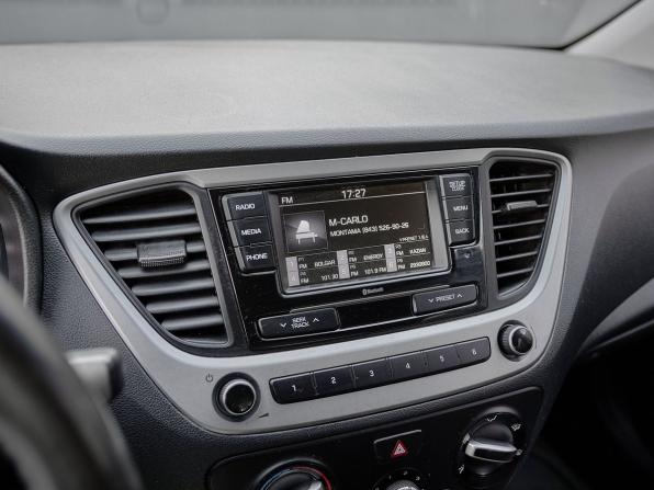 Hyundai Solaris II с пробегом 2018 года, цена 1 028 000 рублей, 205008 км, седан, Автокод Объявления