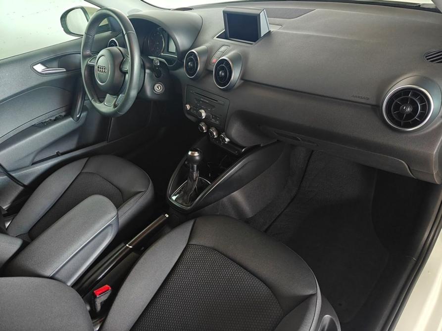 Audi A1 I (8X) Москва  - изображение 11