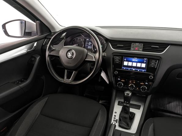 Skoda Octavia III (A7) Рестайлинг с пробегом 2017 года, цена 1 920 000 рублей, 63777 км, лифтбек, Автокод Объявления