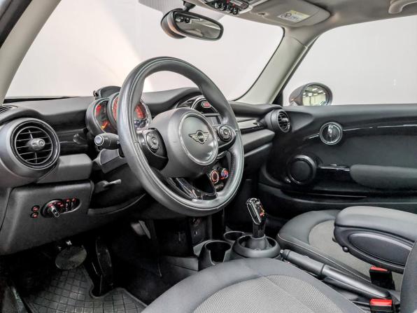 Mini Hatch III (F55/F56) Рестайлинг с пробегом 2019 года, цена 1 915 000 рублей, 42925 км, хэтчбек, Автокод Объявления