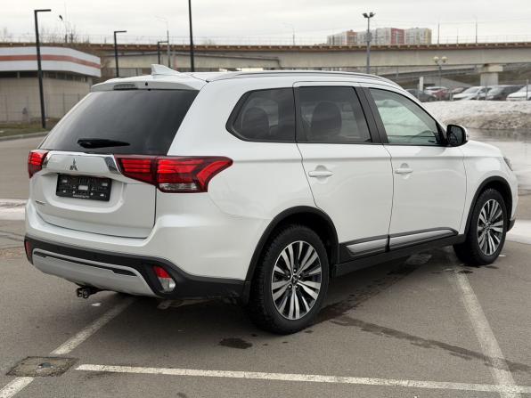 Mitsubishi Outlander III Рестайлинг 3 с пробегом 2020 года, цена 2 250 000 рублей, 120000 км, внедорожник, Автокод Объявления