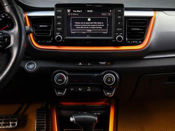 Kia Stonic I с пробегом 2018 года, цена 1 620 000 рублей, 100000 км, внедорожник, Автокод Объявления