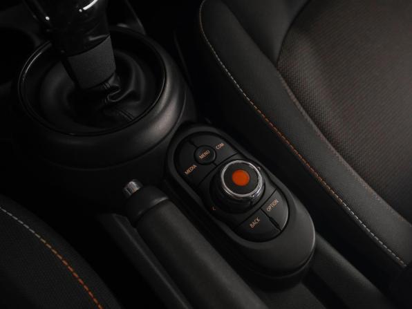 Mini Hatch III (F55/F56) с пробегом 2018 года, цена 1 950 000 рублей, 83694 км, хэтчбек, Автокод Объявления