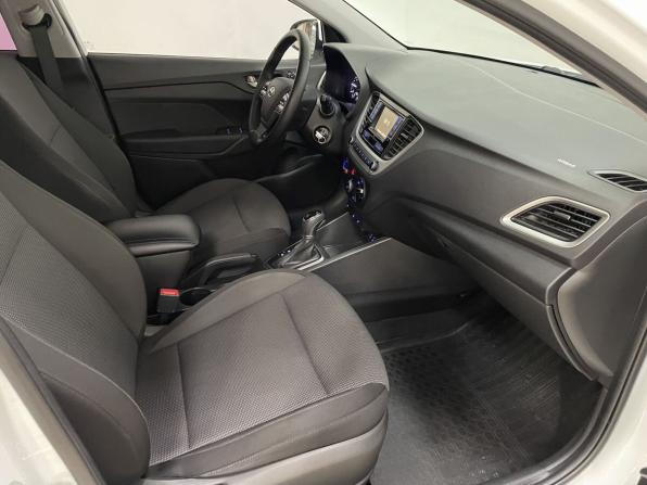 Hyundai Solaris II с пробегом 2017 года, цена 1 299 000 рублей, 130460 км, седан, Автокод Объявления