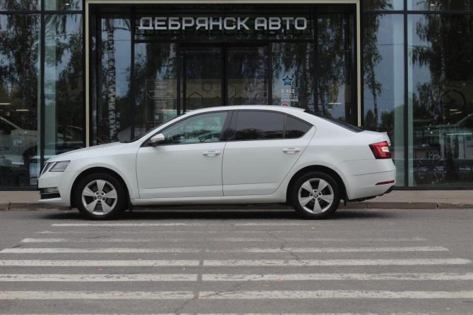 Skoda Octavia III (A7) Рестайлинг с пробегом 2018 года, цена 1 945 000 рублей, 197610 км, лифтбек, Автокод Объявления