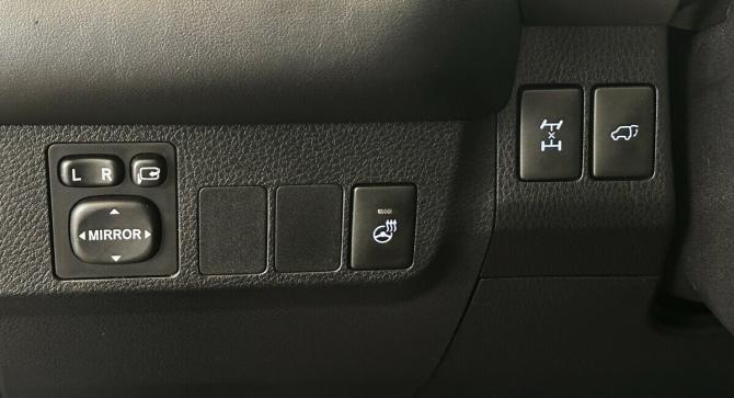 Toyota RAV4 IV (XA40) Рестайлинг с пробегом 2017 года, цена 1 975 000 рублей, 198908 км, внедорожник, Автокод Объявления