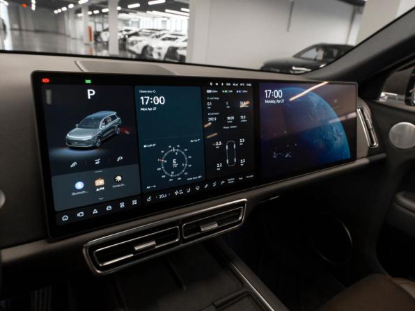 Li Auto (Lixiang) L9 I с пробегом 2024 года, цена 6 000 000 рублей, 42283 км, внедорожник, Автокод Объявления