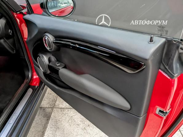 Mini Hatch III (F55/F56) Рестайлинг с пробегом 2020 года, цена 2 315 000 рублей, 51000 км, хэтчбек, Автокод Объявления