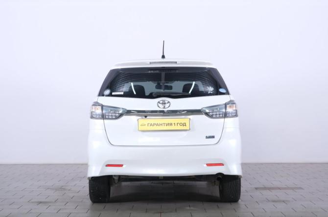 Toyota Wish II Рестайлинг с пробегом 2017 года, цена 1 899 000 рублей, 85500 км, минивэн, Автокод Объявления