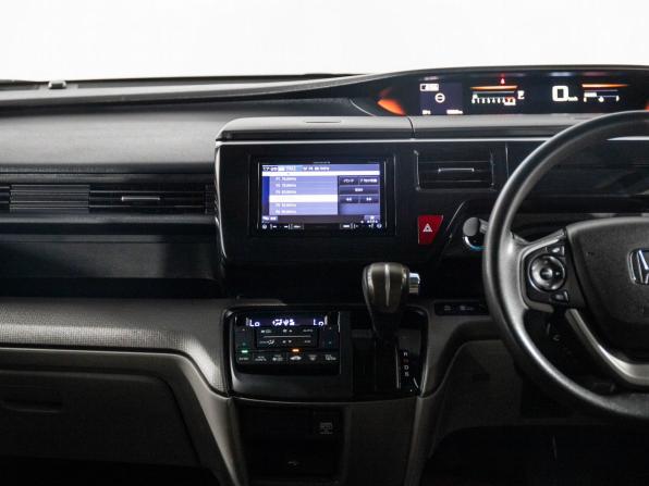 Honda Stepwgn V Рестайлинг с пробегом 2018 года, цена 2 110 000 рублей, 108860 км, минивэн, Автокод Объявления