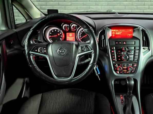 Opel Astra J Рестайлинг с пробегом 2014 года, цена 946 000 рублей, 102517 км, хэтчбек, Автокод Объявления