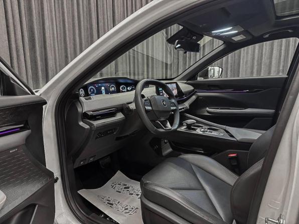 Changan UNI-V I с пробегом 2023 года, цена 2 390 000 рублей, 22700 км, лифтбек, Автокод Объявления