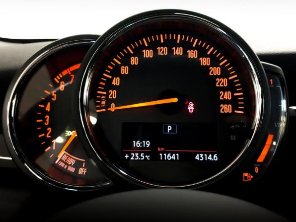 Mini Hatch III (F55/F56) Рестайлинг с пробегом 2021 года, цена 2 990 000 рублей, 11637 км, хэтчбек, Автокод Объявления