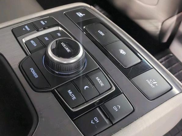 Hyundai Genesis II с пробегом 2014 года, цена 1 599 000 рублей, 145000 км, седан, Автокод Объявления
