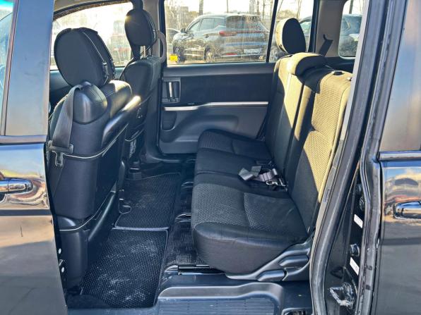 Toyota ISis I с пробегом 2009 года, цена 1 030 000 рублей, 211586 км, минивэн, Автокод Объявления