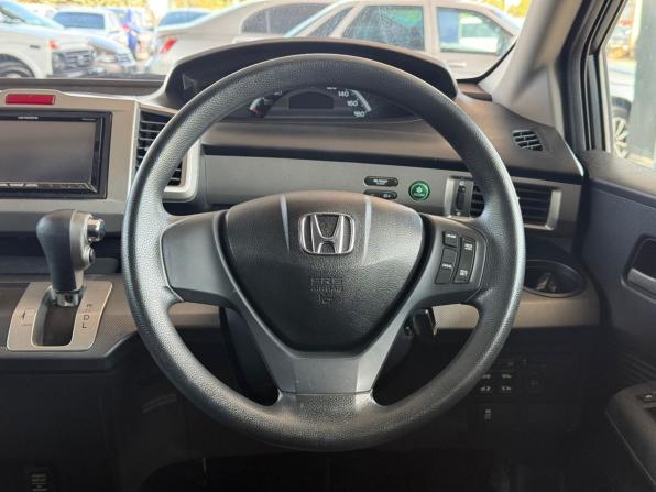 Honda Freed I Рестайлинг с пробегом 2011 года, цена 995 000 рублей, 103000 км, компактвэн, Автокод Объявления