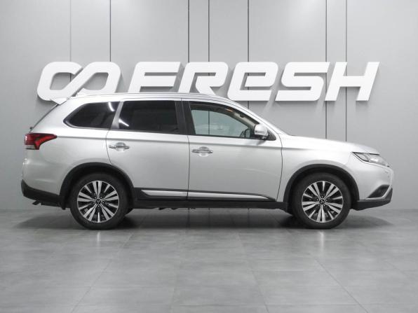 Mitsubishi Outlander III Рестайлинг 3 с пробегом 2020 года, цена 2 499 000 рублей, 117008 км, внедорожник, Автокод Объявления