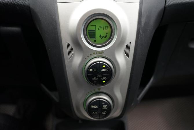 Toyota Yaris II с пробегом 2008 года, цена 664 000 рублей, 226457 км, хэтчбек, Автокод Объявления