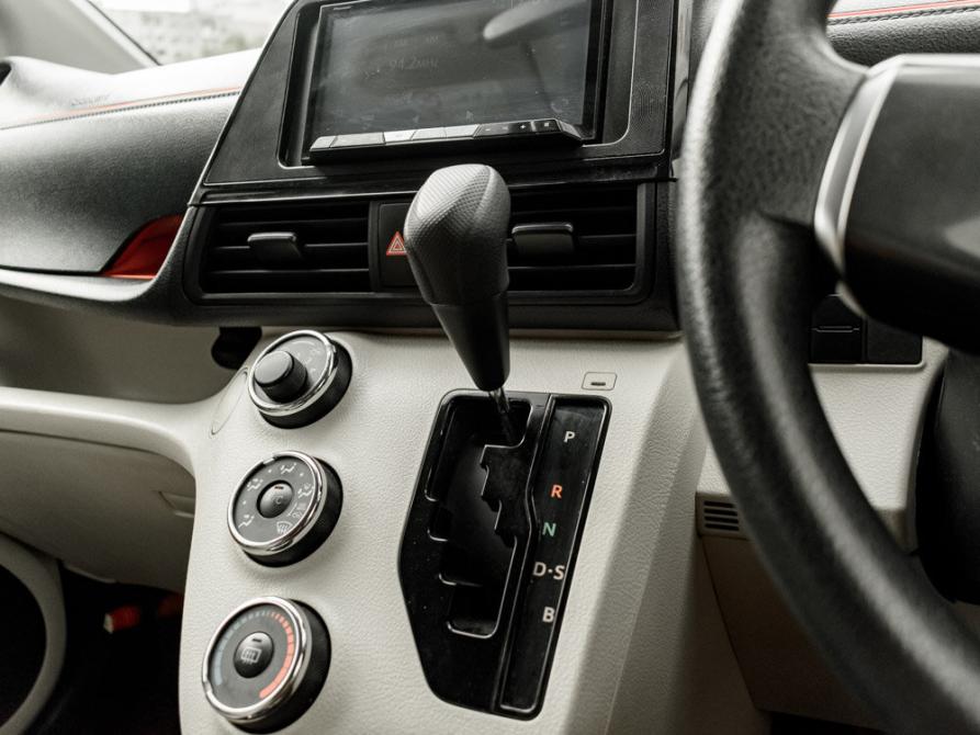 Toyota Sienta II Екатеринбург  - изображение 20