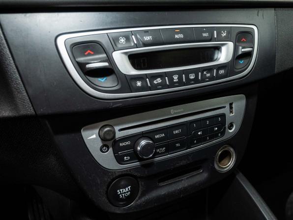 Renault Fluence I Рестайлинг с пробегом 2013 года, цена 722 000 рублей, 190000 км, седан, Автокод Объявления