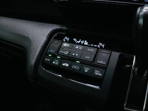 Honda Stepwgn V с пробегом 2016 года, цена 1 799 000 рублей, 122370 км, минивэн, Автокод Объявления