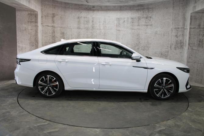 Chery Arrizo 8 с пробегом 2023 года, цена 2 157 000 рублей, 3195 км, седан, Автокод Объявления