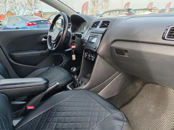 Volkswagen Polo V Рестайлинг с пробегом 2017 года, цена 719 000 рублей, 284500 км, седан, Автокод Объявления