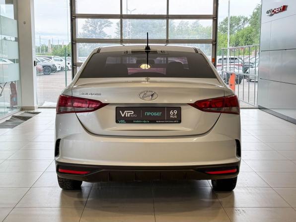 Hyundai Solaris II Рестайлинг с пробегом 2022 года, цена 1 375 000 рублей, 140186 км, седан, Автокод Объявления