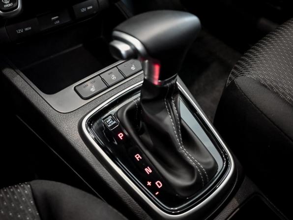 Kia Rio IV Рестайлинг с пробегом 2021 года, цена 2 100 000 рублей, 30550 км, хэтчбек, Автокод Объявления