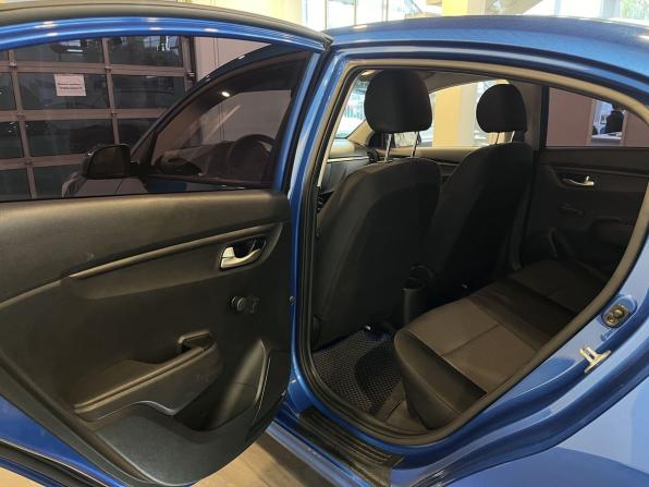 Kia Rio IV Рестайлинг с пробегом 2021 года, цена 1 385 000 рублей, 98097 км, седан, Автокод Объявления