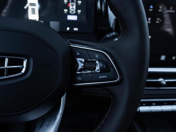 Geely Monjaro I Рестайлинг 2 с пробегом 2025 года, цена 4 095 000 рублей, 59 км, внедорожник, Автокод Объявления
