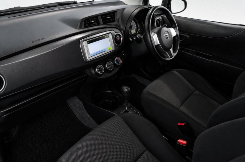 Toyota Vitz III (XP130) Челябинск  - изображение 10