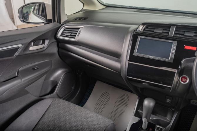 Honda Fit III с пробегом 2015 года, цена 929 000 рублей, 180000 км, хэтчбек, Автокод Объявления