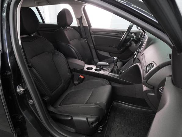 Renault Megane IV с пробегом 2018 года, цена 1 325 000 рублей, 87110 км, хэтчбек, Автокод Объявления