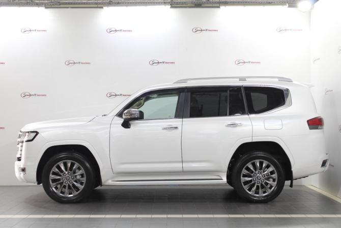 Toyota Land Cruiser 300 Series с пробегом 2024 года, цена 13 400 000 рублей, 25 км, внедорожник, Автокод Объявления