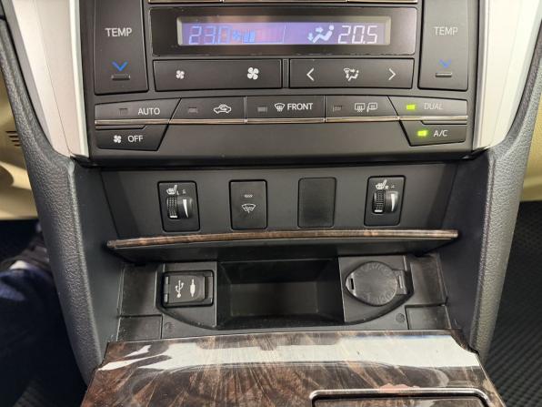 Toyota Camry VII (XV50) Рестайлинг с пробегом 2016 года, цена 1 820 000 рублей, 193000 км, седан, Автокод Объявления